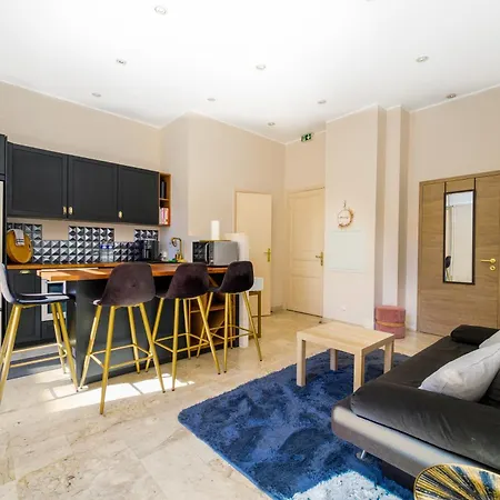 Center 5 Min Palais Ac Bright Apartmán *